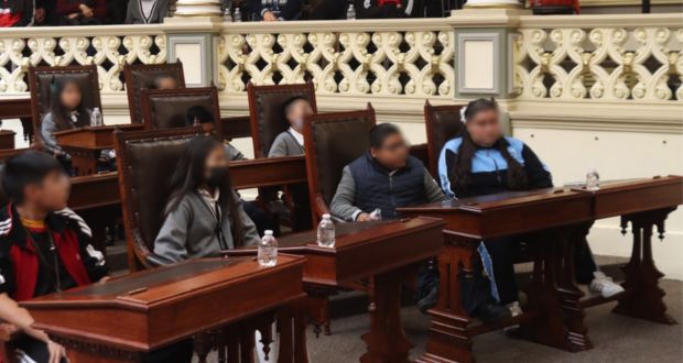 Menores del DIF en Coronango visitan la sede del Congreso Estatal 