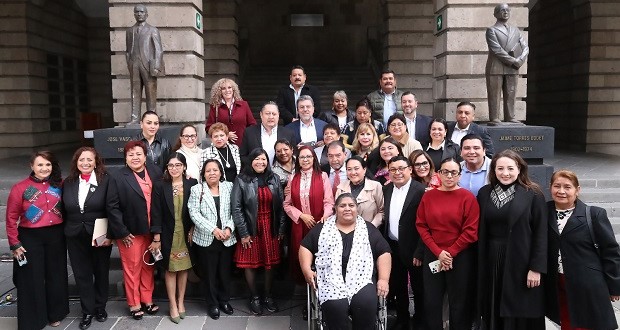 SEP reconoce a congresos por incremento salarial y basificación de maestros. Foto: Especial.