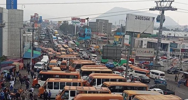 Transportistas de Edomex piden alto a extorsiones; bloquean CDMX. Foto: Redes sociales.