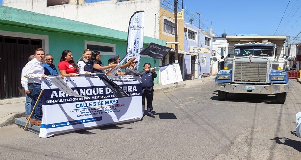 Paola Angon da inicio a obras en Santiago Mixquitla