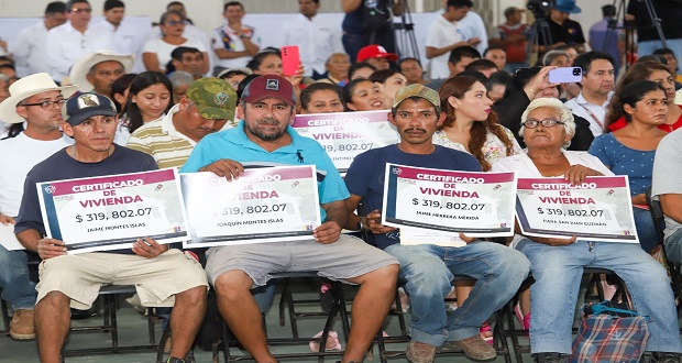 Sergio Salomón entrega apoyo a la comunidad de Venustiano Carranza