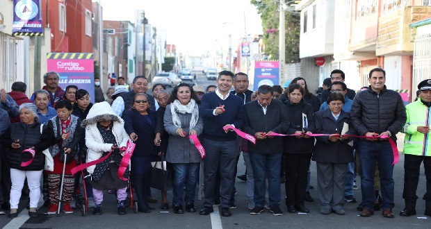 Granjas de Puebla estrena pavimentación de la calle13 de mayo.