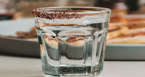 El auge del mezcal: tradición y sabor en una copa