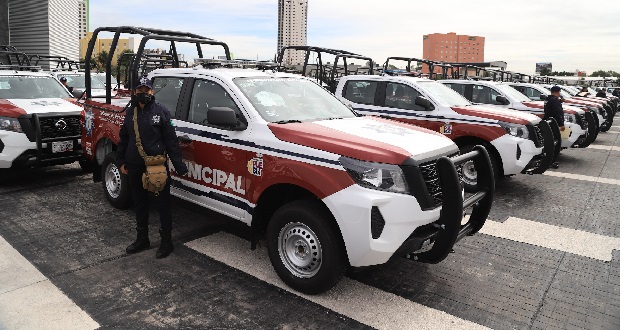 En Tehuacán, retiran placas a patrullas inservibles; ya tienen remplazo
