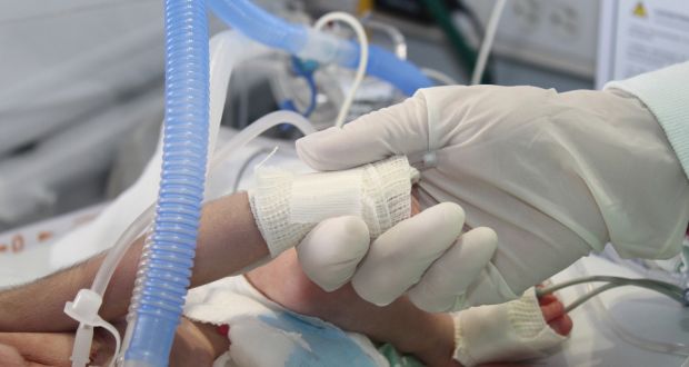 Especialistas del IMSS extraen tumor cervicofacial embrionario en recién nacida