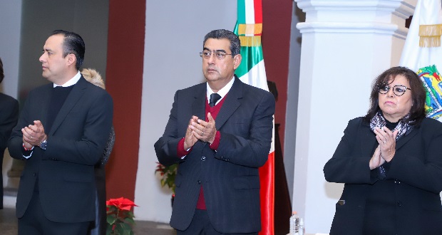Sergio Salomón encabeza emotivo homenaje a Miguel Barbosa Huerta