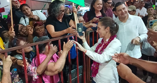 En Acatlán, Sheinbaum llama a votar por la continuidad y afirma que hay unidad. Foto: Eddy