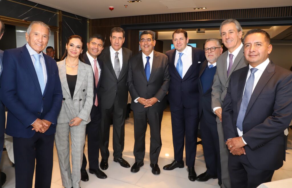 En reunión con empresarios, Céspedes destaca inversión de 3 mil mdd en 2023. Foto: Gobierno de Puebla.