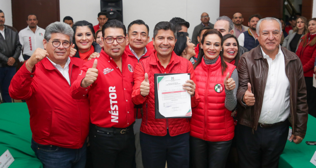 Rivera formaliza canidadutara por alianza "Mejor rumbo para Puebla"; encuesta no define elección