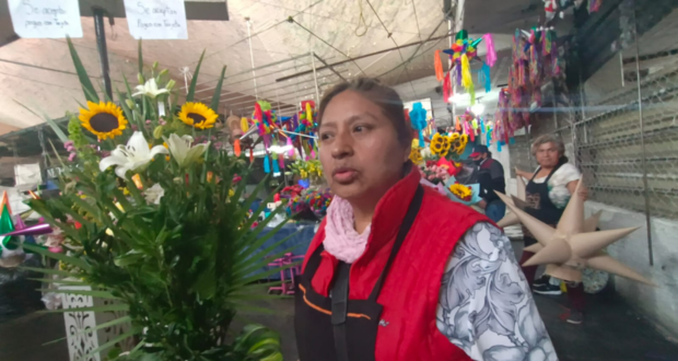 Fervor a la virgen de Guadalupe en Puebla aumenta venta de rosas en mercados