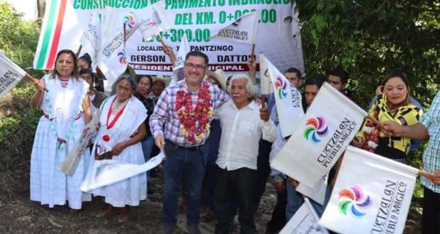 Antorchistas inician obra de concreto hidráulico en Cuetzalan