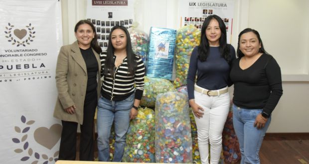 Voluntariado recibe 150 kilos de tapitas en apoyo a niños con cáncer