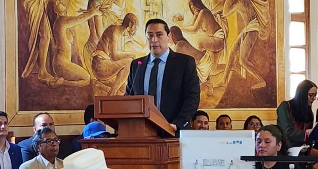 Pide alumna acelerar proceso contra rector acusado de acoso sexual. Foto: Redes sociales.