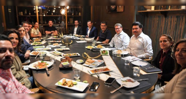 En Puebla, Monreal viene a reafirmar unidad de exaspirantes con Armenta