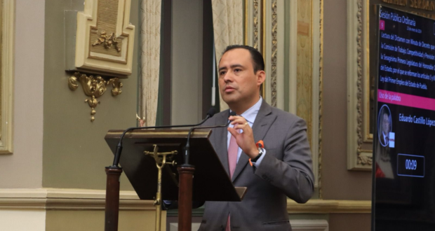 En congreso, Eduardo Castillo propone igualdad para que jóvenes se empleen 