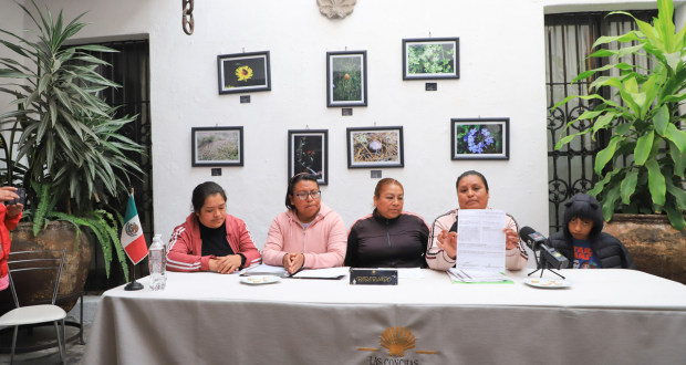 Piden destituir a directora de centro escolar de Canoa; acusan irregularidades