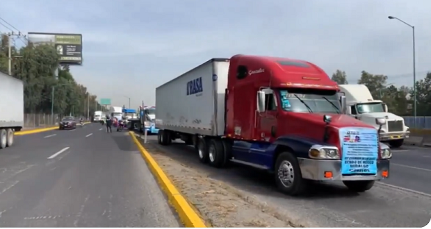 Transportistas protestan por inseguridad; habrá paro nacional el 5 de febrero. Foto: Redes sociales.