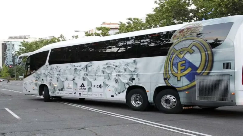 Camión del Real Madrid se estrella previo a juego de Champions