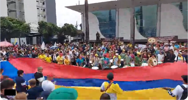 En Colombia, movilización ciudadana respalda a Petro ante golpe de estado. Foto: Redes sociales.