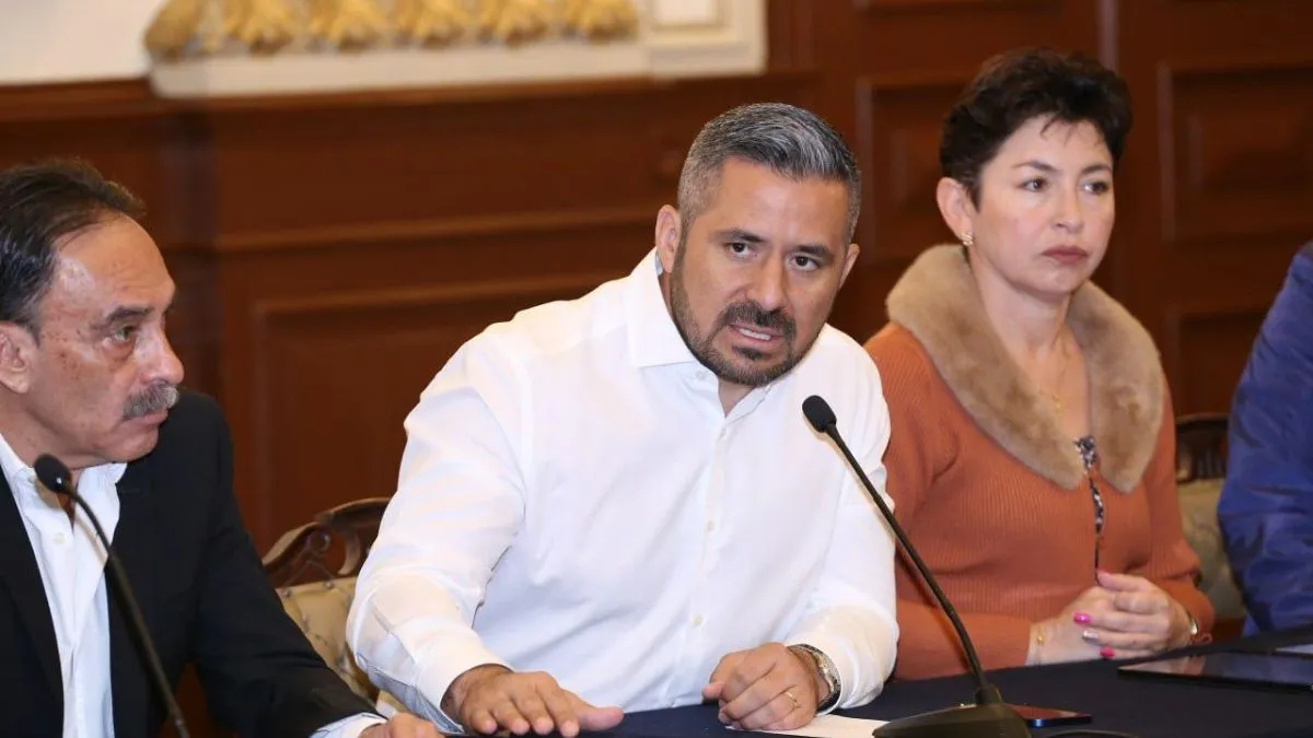 Domínguez evalúa obras con administradores de los 21 mercados municipales