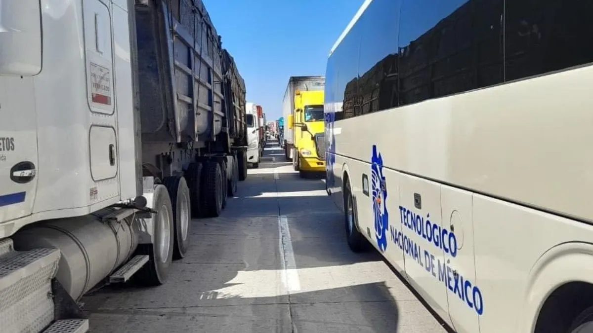 Reportan 5 km de tráfico en la México-Puebla por bloqueo en Arco Norte