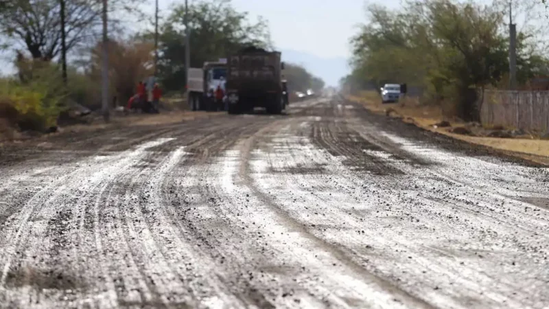 Gobierno inicia rehabilitación de carreteras en la Mixteca; costará 109 mdp