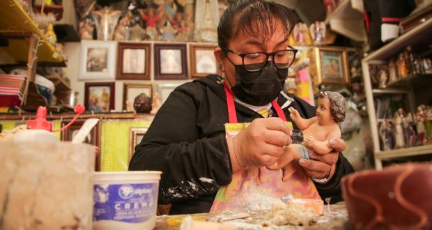 Conoce el extraordinario arte de la restauración de un "Niño Dios"