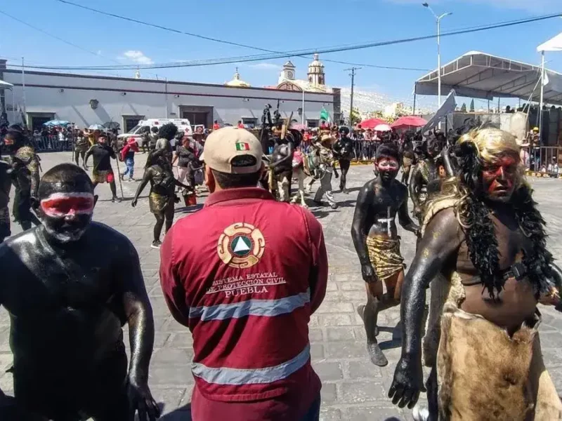 Inicio de carnavales de Puebla sin incidentes; vigilan uso de pólvora.