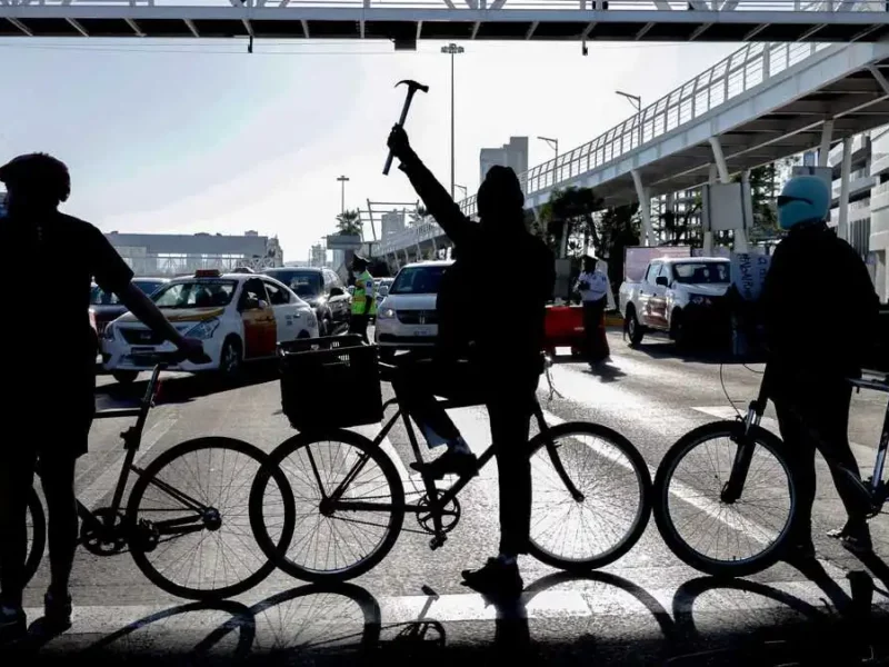 Se investiga agresión a ciclistas por protesta en Vía Atlixcáyotl; tema se politiza