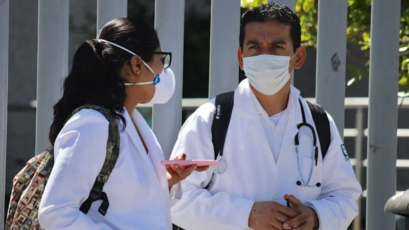 IMSS Bienestar contratará médicos, ¿cuáles requiere en Puebla?