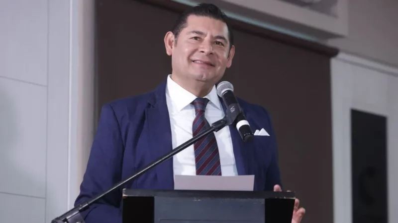 Armenta lidera con 52.4% para gubernatura de Puebla a 12 días de iniciar campaña