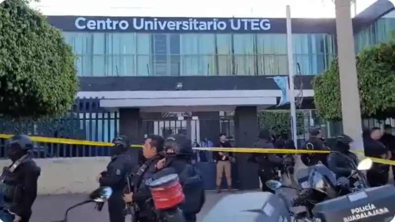 Asesinan a dos mujeres al interior de universidad en Guadalajara; atacante, detenido