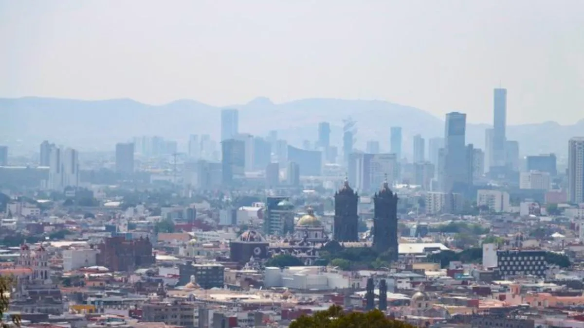 Por ceniza del Popo en Puebla, reportan mala calidad del aire y cancelan vuelos