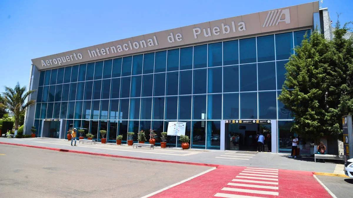 Suspenden vuelos en Puebla por ceniza del Popo; van 1,030 minutos de tremor