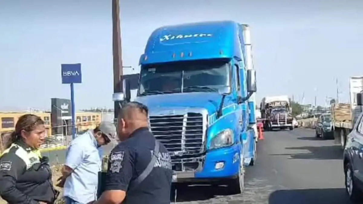 En autopista México-Puebla, policías abataten a presunto ladrón; tráfico intenso