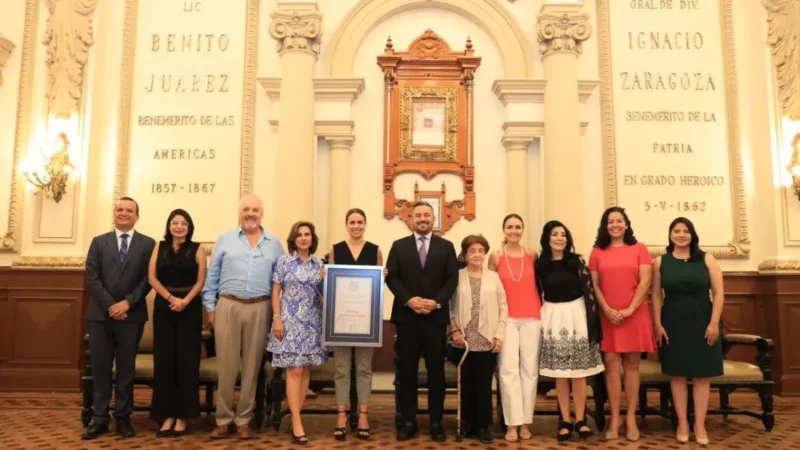 Mariana Wenzel recibe premio Natalia Serdán por lucha contra trata de personas