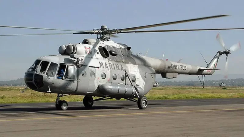 Helicóptero de la Marina se desploma en Michoacán; hay tres muertos