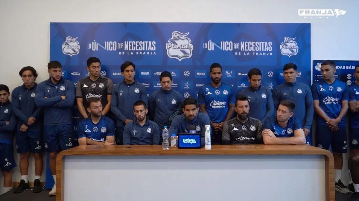 Jugadores del Club Puebla piden perdón a afición por malos resultados