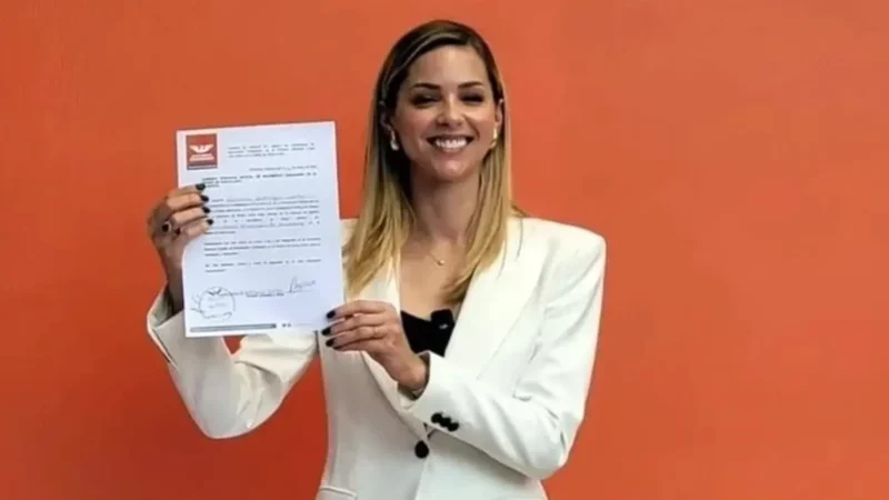 Mariana Rodríguez se registra como candidata de MC a alcaldía de Monterrey