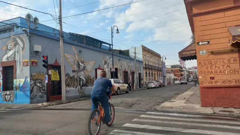 Pese a estar prohibido, sigue agandalle de vía pública en Puebla