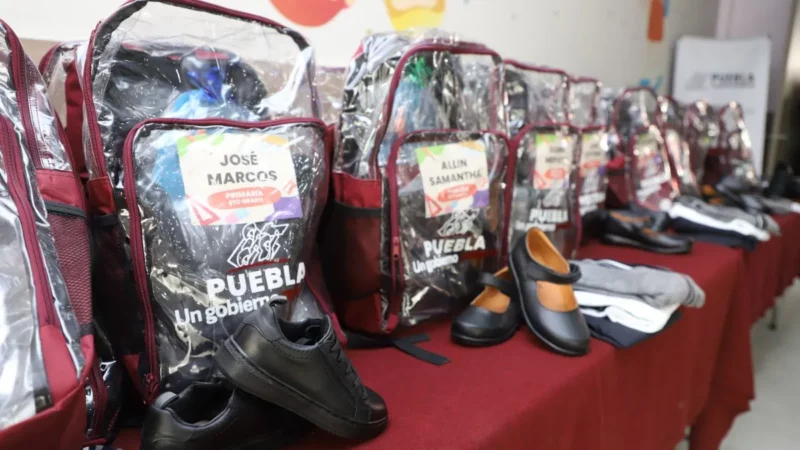 Gobierno de Puebla dará un millón de uniformes a estudiantes de nivel básico