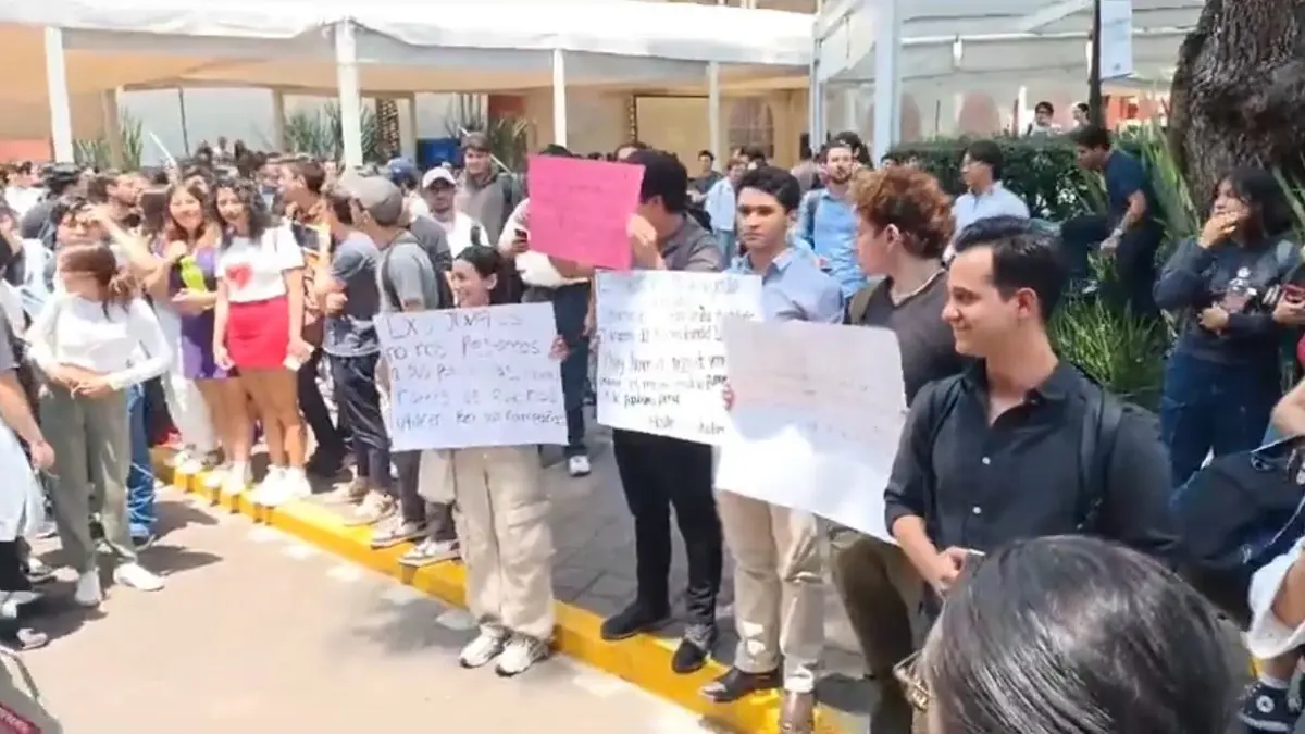 Estudiantes de ITAM denuncian agresiones por protestar contra Xóchitl