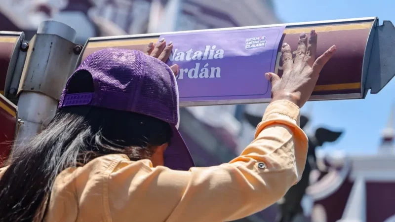 Feministas renombran calles poblanas para reconocer historia y vida de mujeres
