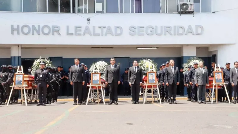 Autoridades rinden homenaje póstumo a policías asesinados en Chignahuapan