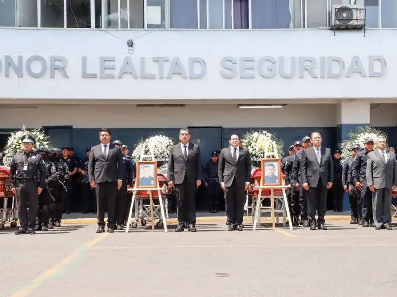 Autoridades rinden homenaje póstumo a policías asesinados en Chignahuapan