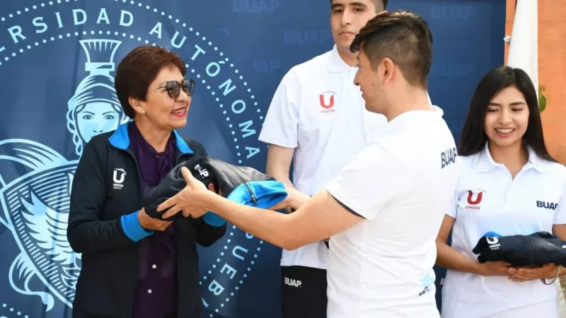 Lilia Cedillo entrega uniformes a deportistas BUAP rumbo a Universiada 2024