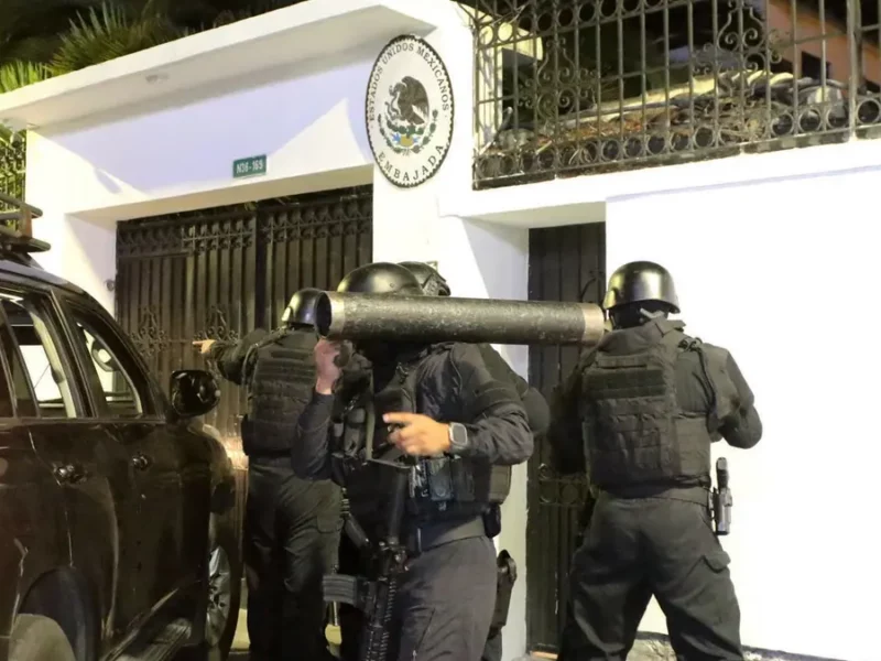Abogados piden a FGR investigar a Noboa, presidente de Ecuador, por asalto a embajada