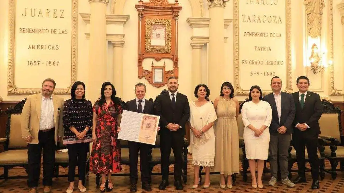 Por ser corresponsal de guerra, Alberto Peláez recibe Cédula Real