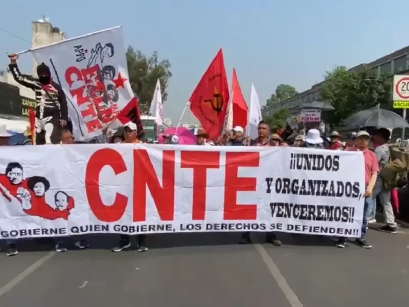 CNTE busca con AMLO reinstalación de profesores cesados y el doble del salario