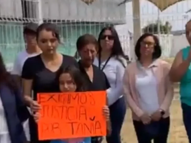 Previo a vinculación a proceso, familia de Tania N. protesta en Centro de Justicia